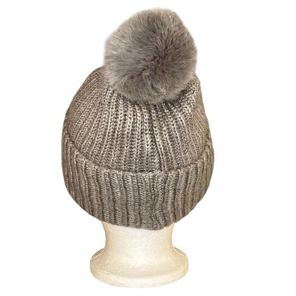 Victoria's Secret Winter Angel Beanie with Glitter Heart Patch Gray Pom Pom - Picture 4 of 6